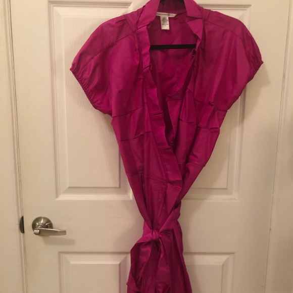 DIANE VON FURSTENBERG 100% silk wrap dress in hot pink, Size M, short sleeve. - Picture 2 of 8